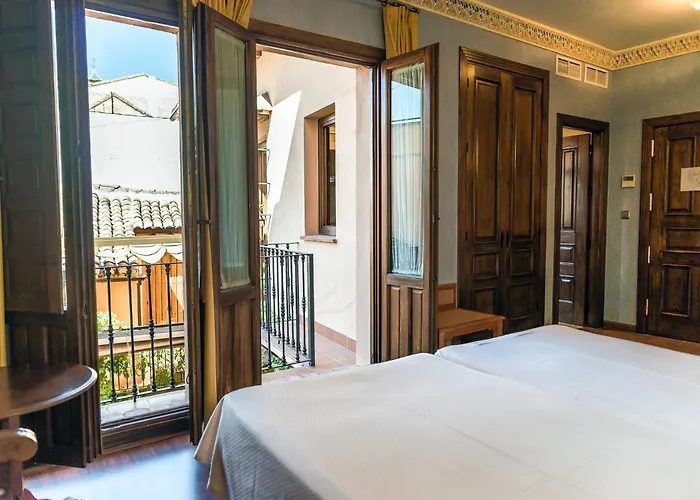 מלון Del Toro 3*